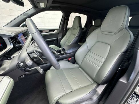 Certified 2025 Porsche Cayenne E-Hybrid image 5