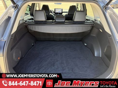Used 2023 Toyota RAV4 XLE Premium image 31