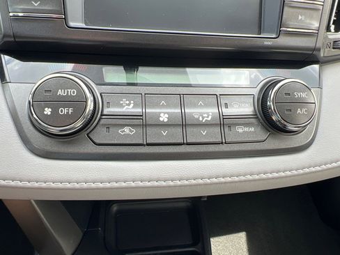 Used 2013 Toyota RAV4 Limited image 19