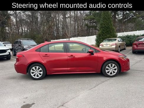 Used 2021 Toyota Corolla LE image 3