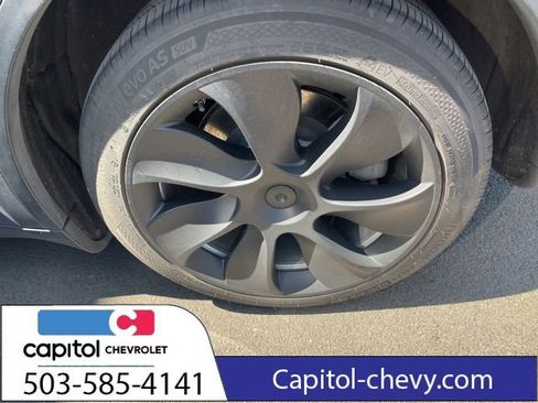 Used 2022 Tesla Model Y Long Range AWD/4WD image 12