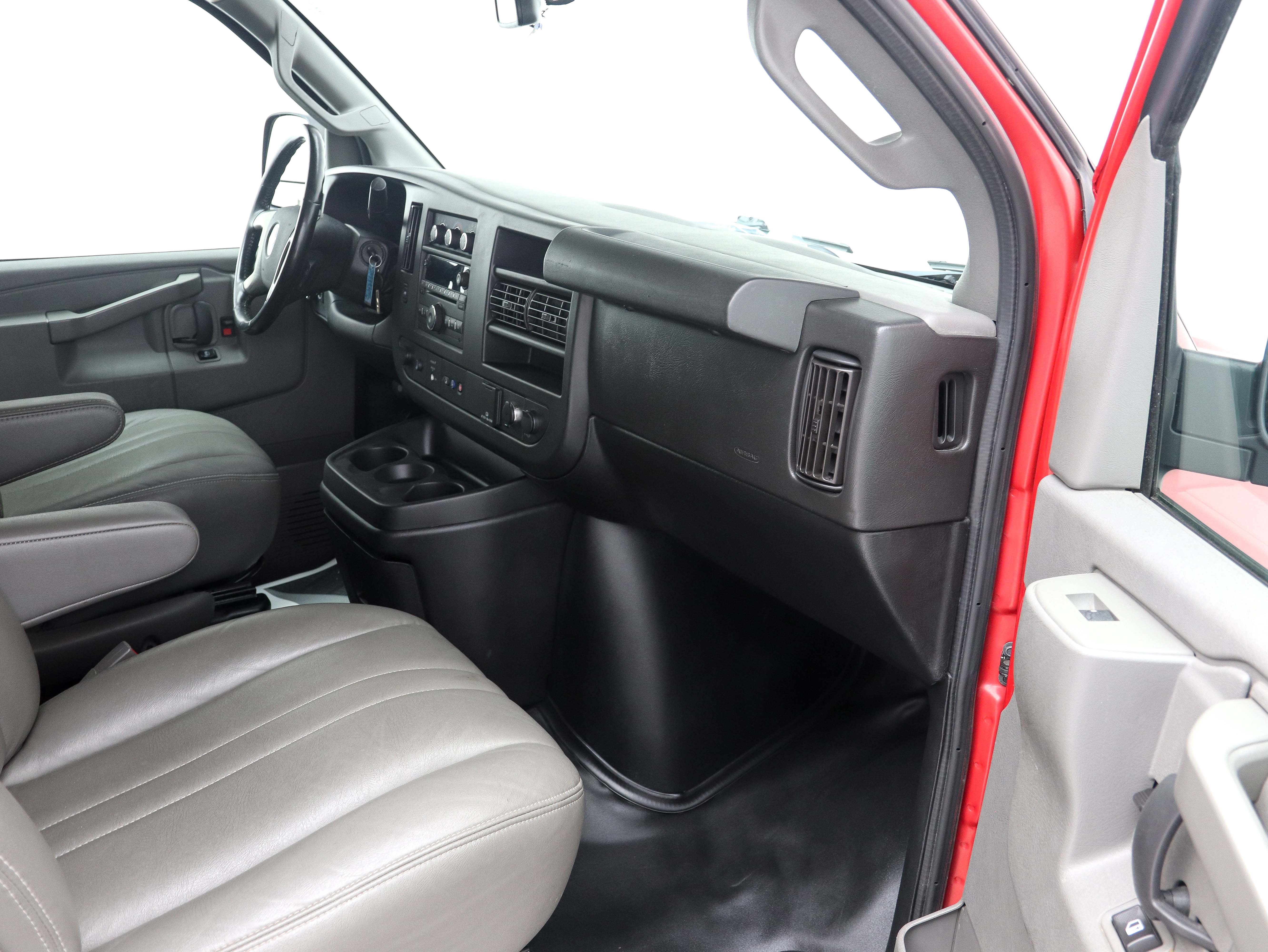 Used 2019 Chevrolet Express 3500 LS RWD image 17