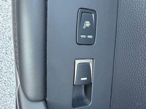 Used 2014 Hyundai Azera Limited w/ Option Group 02 FWD image 30