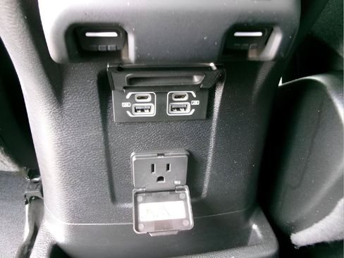 Used 2025 Jeep Wrangler Unlimited Sahara AWD/4WD image 11
