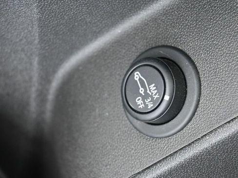 Used 2024 Chevrolet Equinox LT image 40