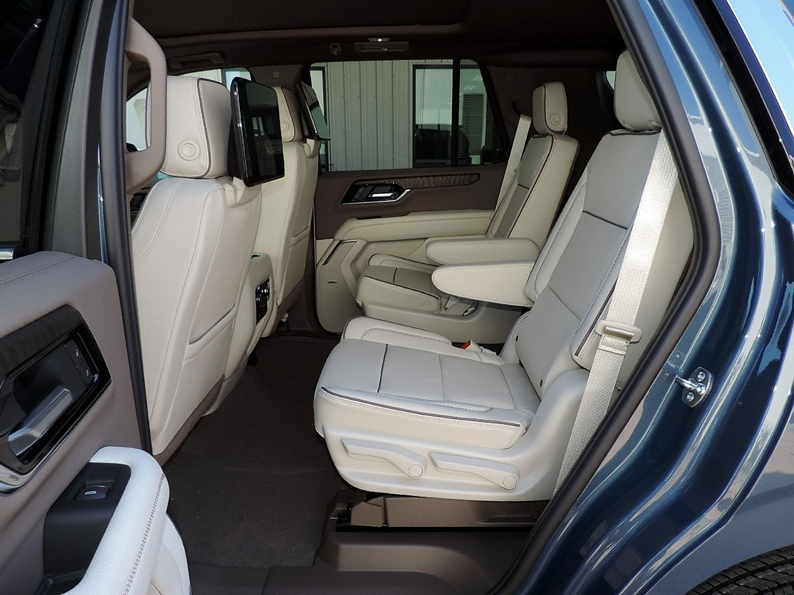 New 2027 GMC Yukon Denali w/ Denali Reserve Package AWD/4WD image 14
