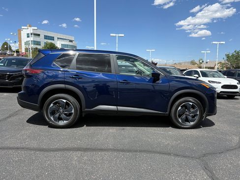 Used 2025 Nissan Rogue SV AWD/4WD image 4