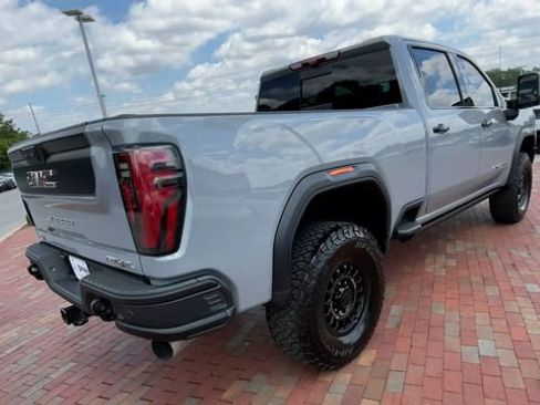 Used 2024 GMC Sierra 2500 AT4X w/ AT4X AEV Edition AWD/4WD image 9