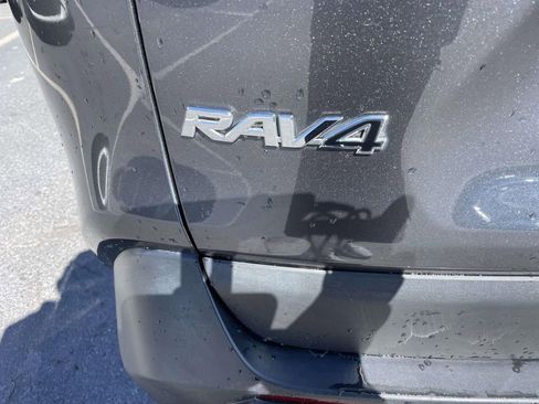 Used 2021 Toyota RAV4 LE image 23