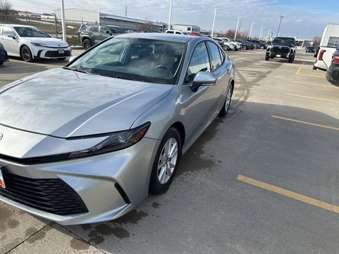 Used 2025 Toyota Camry LE image 3