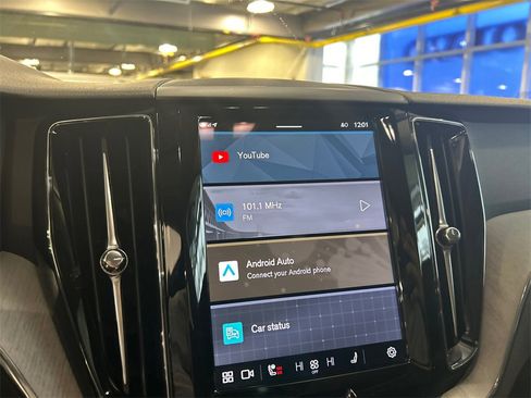 Certified 2025 Volvo XC60 B5 Plus image 16