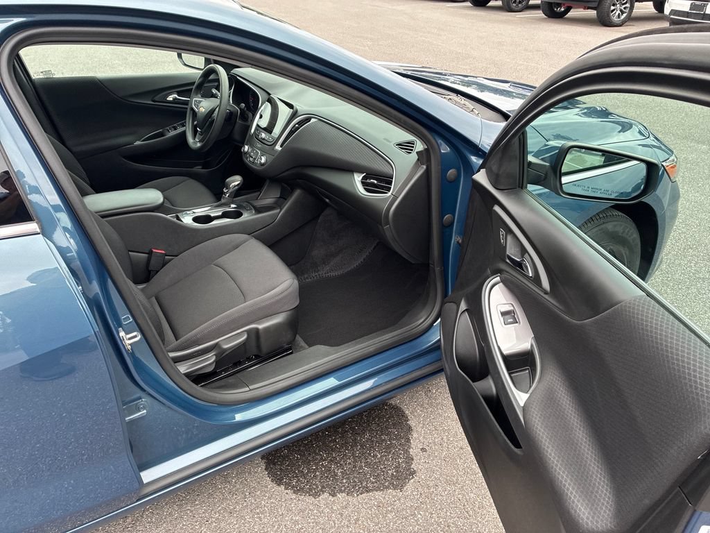 Used 2024 Chevrolet Malibu LS FWD image 23