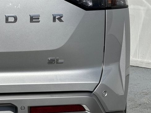 Certified 2024 Nissan Pathfinder SL image 30