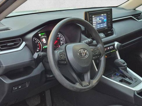 Used 2022 Toyota RAV4 LE FWD image 9
