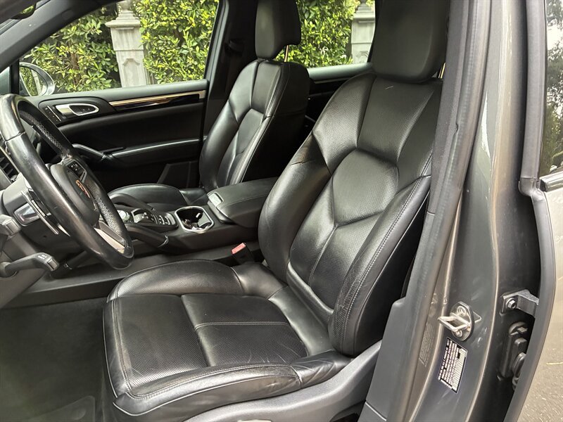 Used 2017 Porsche Cayenne AWD/4WD image 31