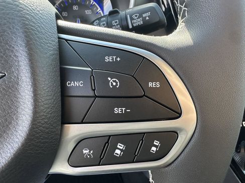 Used 2026 Chrysler Voyager LX image 24