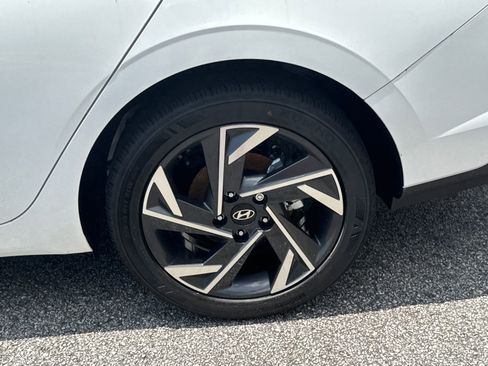 Certified 2025 Hyundai Elantra Sport image 19