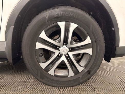 Used 2017 Toyota RAV4 LE image 19