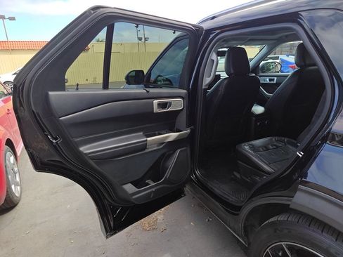 Used 2022 Ford Explorer Limited w/ Equipment Group 301A RWD image 17