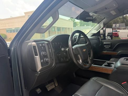 Used 2018 Chevrolet Silverado 2500 High Country w/ Duramax Plus Package AWD/4WD image 24