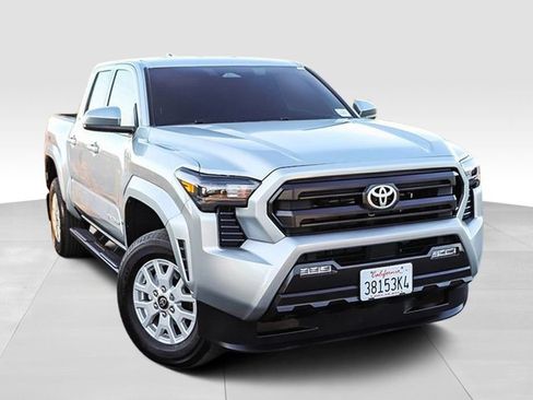 Used 2025 Toyota Tacoma SR5 AWD/4WD image 2