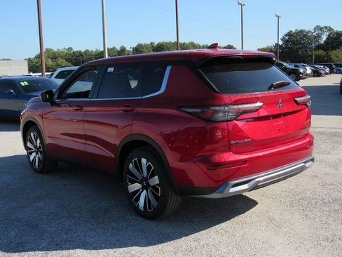 New 2025 Mitsubishi Outlander SE image 5