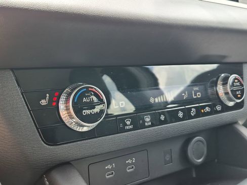 Used 2025 Mitsubishi Outlander SE AWD/4WD image 27