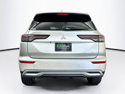 Used 2025 Mitsubishi Outlander SE AWD/4WD image 7