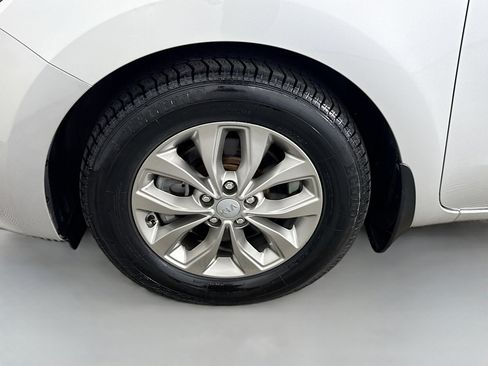 Used 2019 Kia Sedona LX image 35