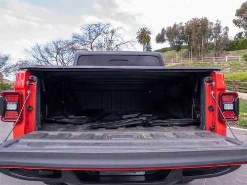 Used 2020 Jeep Gladiator Overland image 24