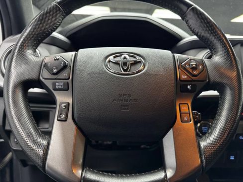Used 2018 Toyota Tacoma TRD Sport AWD/4WD image 23