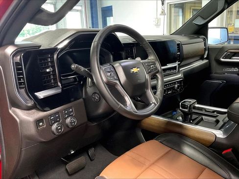 Used 2024 Chevrolet Silverado 1500 High Country w/ High Country Premium Package AWD/4WD image 8