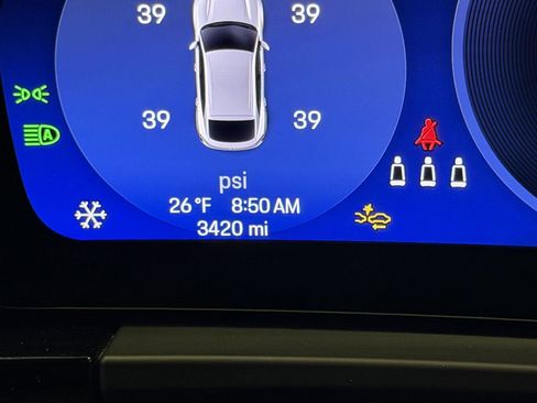 Certified 2025 Porsche Macan Turbo Electric image 22