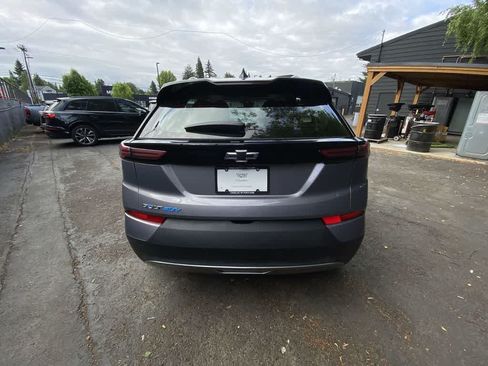 Used 2023 Chevrolet Bolt EUV Premier w/ Sun & Sound Package FWD image 5