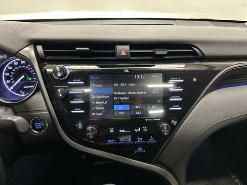 Used 2019 Toyota Camry XLE image 23