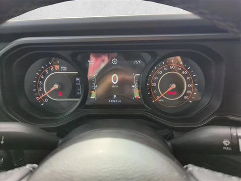 Used 2025 Jeep Gladiator Mojave w/ Convenience Group image 6