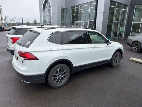 Used 2020 Volkswagen Tiguan SE w/ Panoramic Sunroof Package image 4