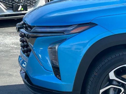 Used 2025 Chevrolet Trax RS w/ Sunroof Package image 11