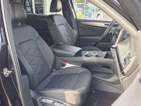 Used 2024 Volkswagen Atlas Cross Sport SE FWD image 16