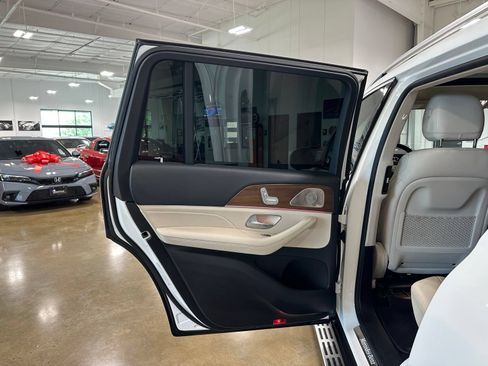 Used 2021 Mercedes-Benz GLS 450 4MATIC image 34