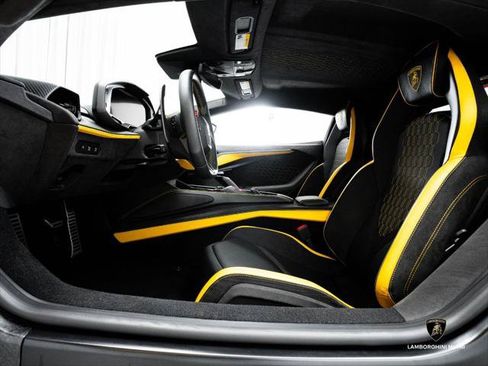 Used 2024 Lamborghini Revuelto AWD/4WD image 32