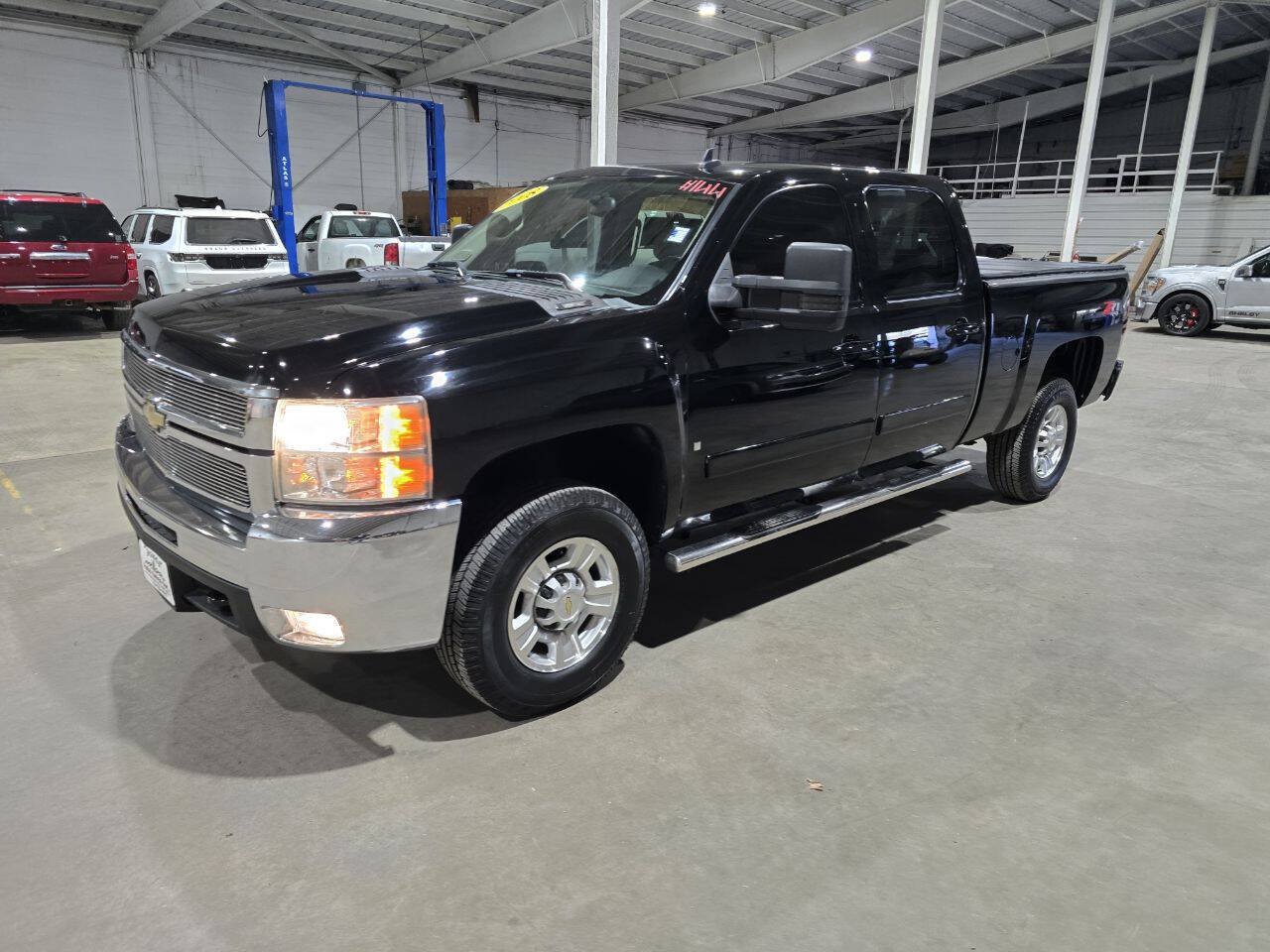 Used 2008 Chevrolet Silverado 2500 LTZ w/ Suspension Package, Off-Road AWD/4WD image 2