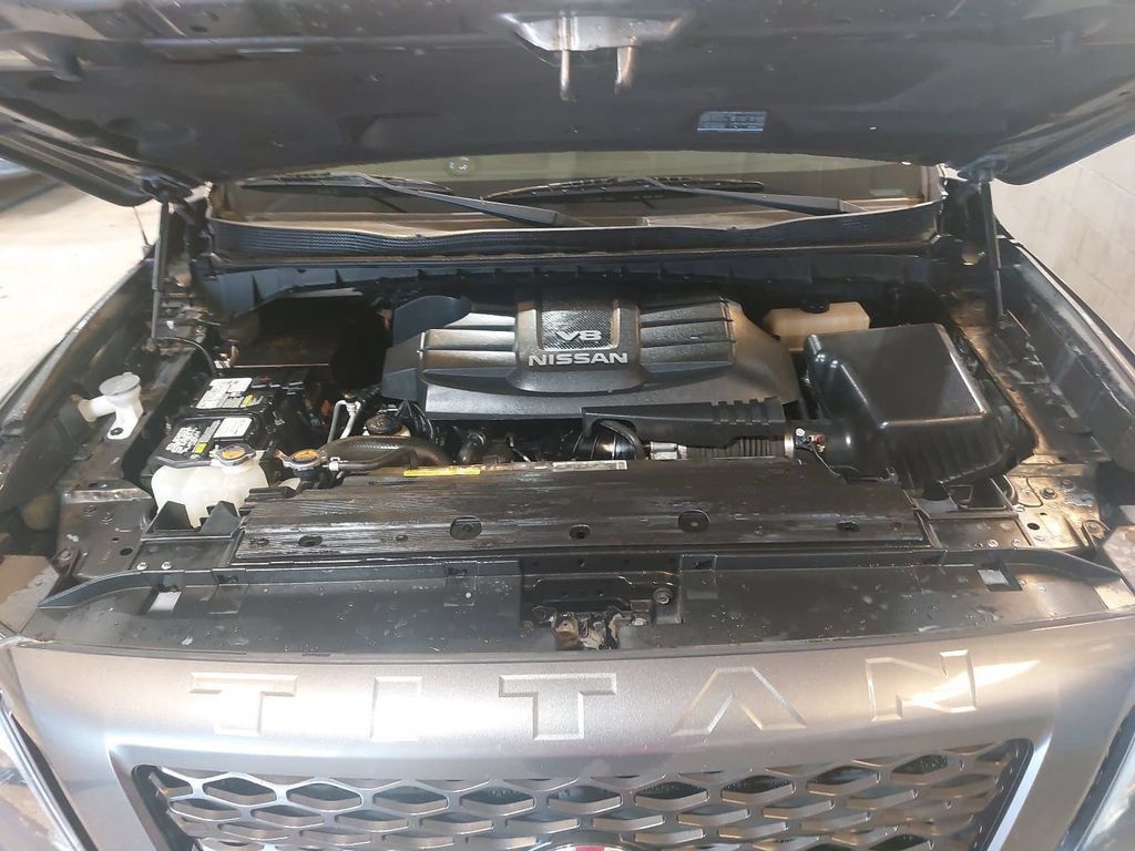 Used 2018 Nissan Titan SV w/ SV Convenience Package AWD/4WD image 30