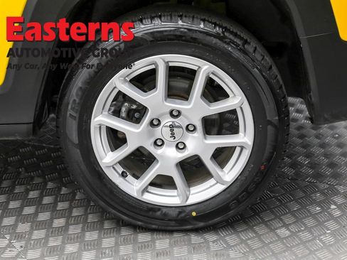 Used 2023 Jeep Renegade Latitude image 8