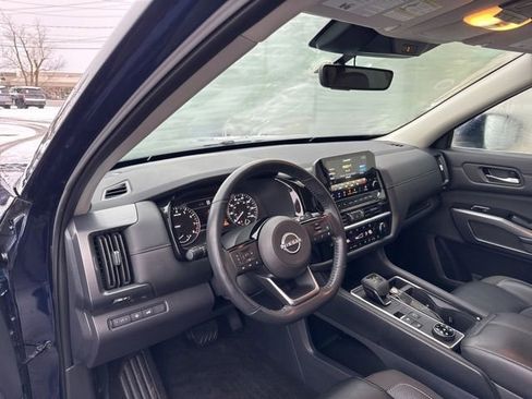 Used 2024 Nissan Pathfinder SL image 9