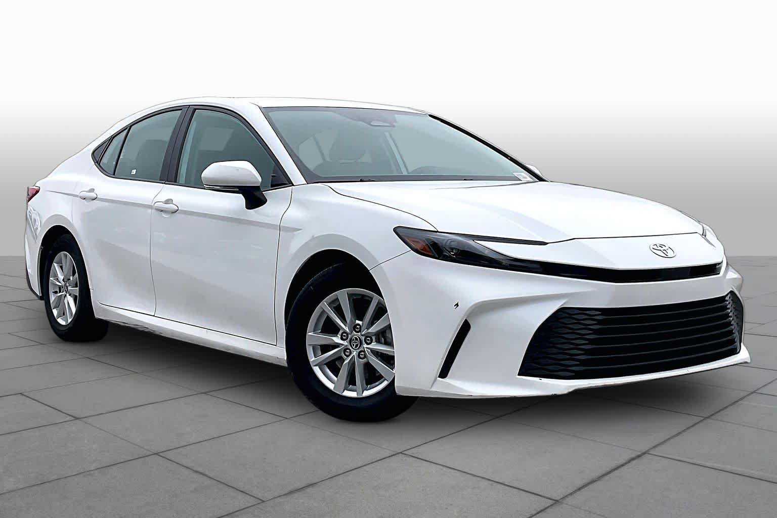 Used 2025 Toyota Camry LE w/ Convenience Package FWD image 3