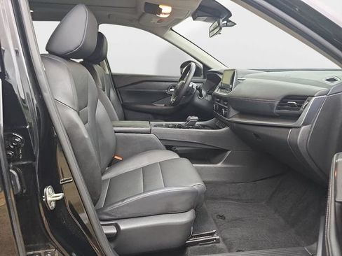 Used 2025 Nissan Rogue SV w/ SV Premium Package FWD image 37