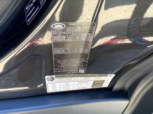 New 2025 Land Rover Defender 90 X-Dynamic SE image 18