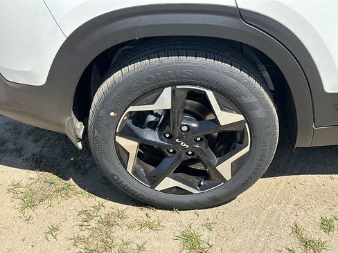 New 2026 Kia Seltos S FWD image 17