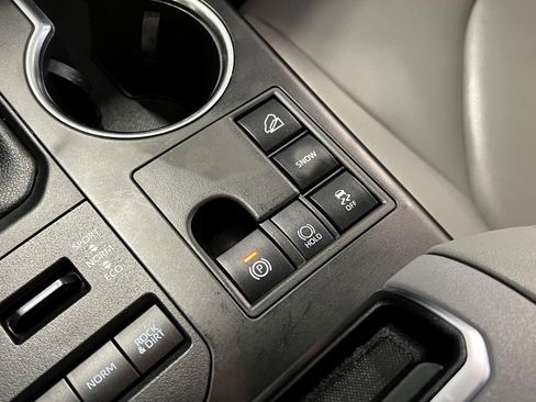 Used 2023 Toyota Highlander XLE image 51